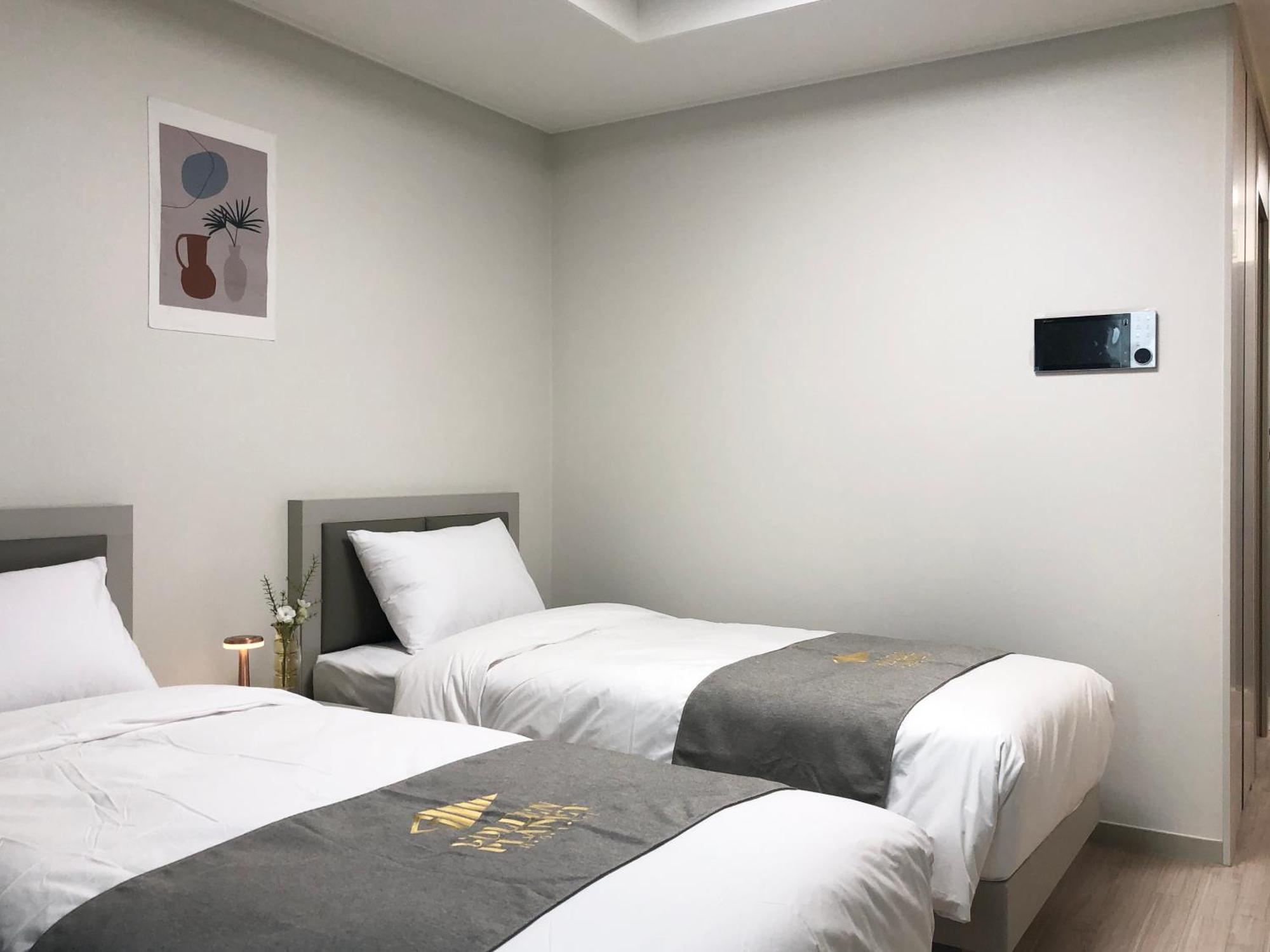 Golden Planet Incheon Hotel Bagian luar foto