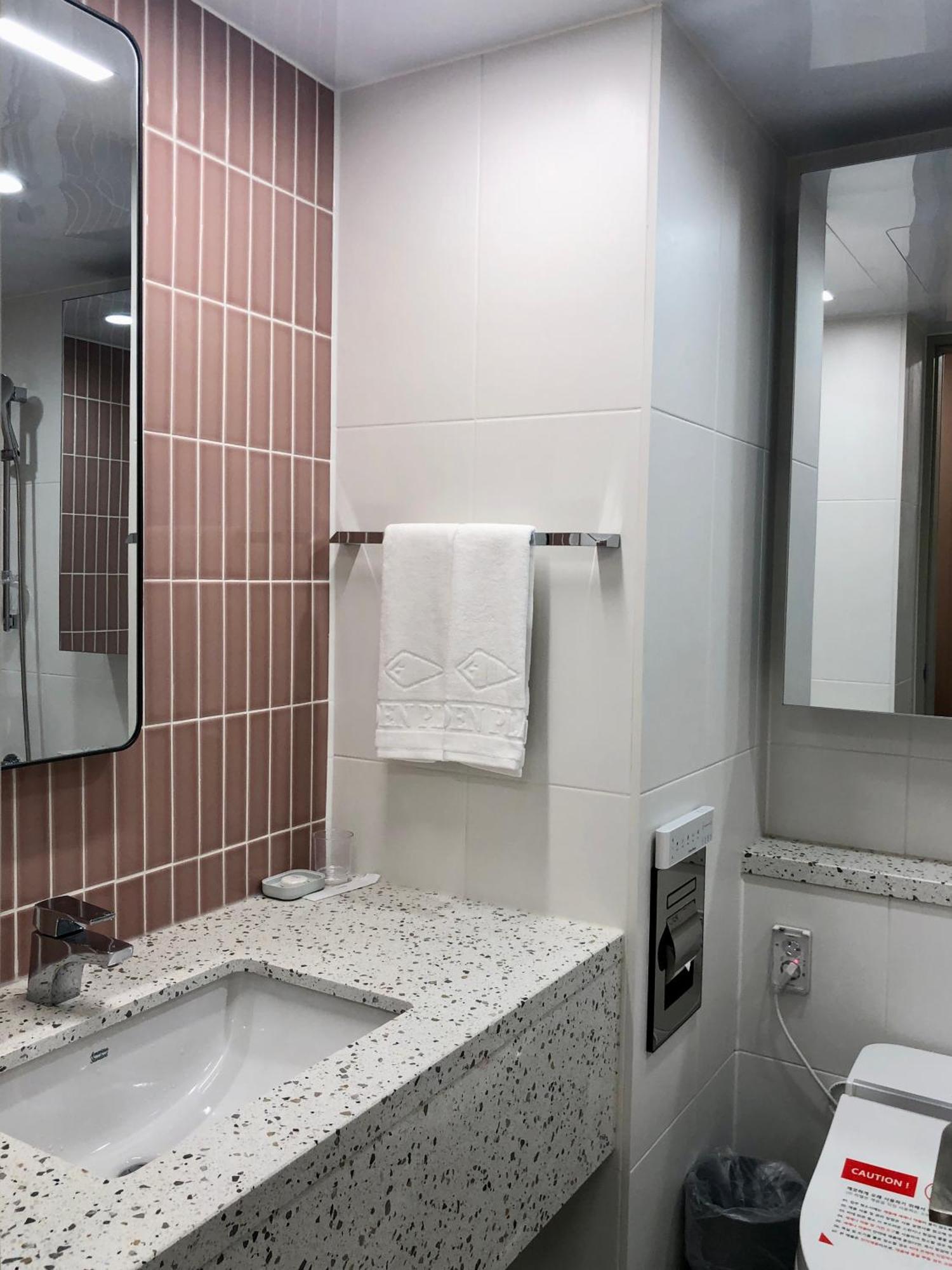 Golden Planet Incheon Hotel Bagian luar foto